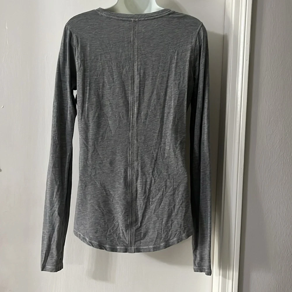 Lululemon women’s long sleeve shirt